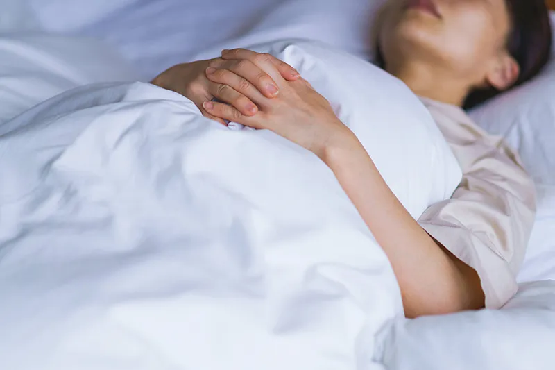 寝る直前の習慣がカギ?夜間の不調を左右する“1時間前ルール”